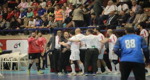 "اشتباكات وطرد وإصابة".. كواليس نهائي كأس أفريقيا للأندية بين يد الزمالك والأهلي